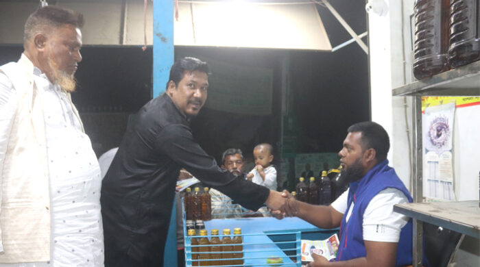 ফতুল্লায় বিএনপির গণসংযোগ ও লিফলেট বিতরণ